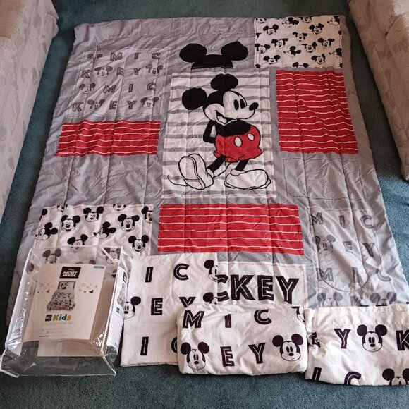Kohl's Mickey Mouse Twin Size Comforter wFitted and Flat Sheet & Pillowcase